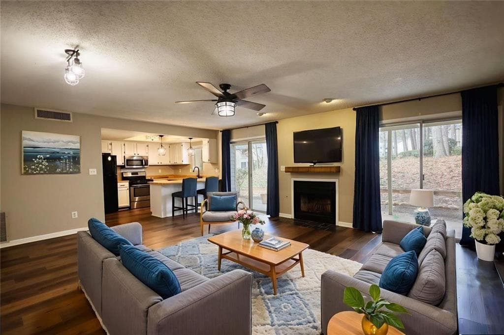 2 bedroom, 2 bathroom, 1,250 sq ft condominium sold at 11 Doranne Court, Smyrna, GA 30080