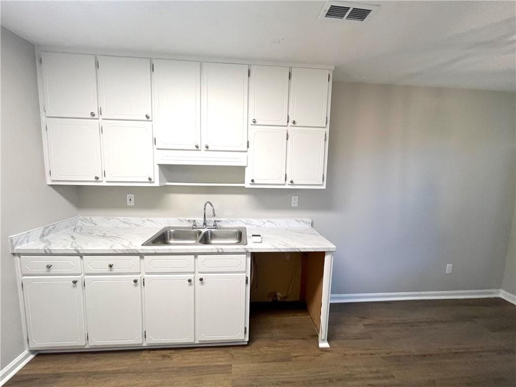 3 bedroom, 3 bathroom, 2,453 sq ft duplex for rent at 5843 Summerglen Lane, Atlanta, GA 30349 for $1,695 a month — photo 4