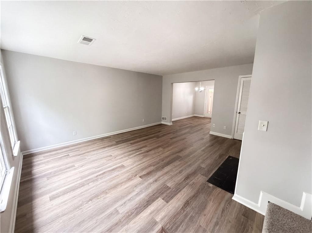 2 bedroom, 3 bathroom, 1,240 sq ft townhouse for sale at 237 Chads Ford Way, Roswell, GA 30076 — photo 3