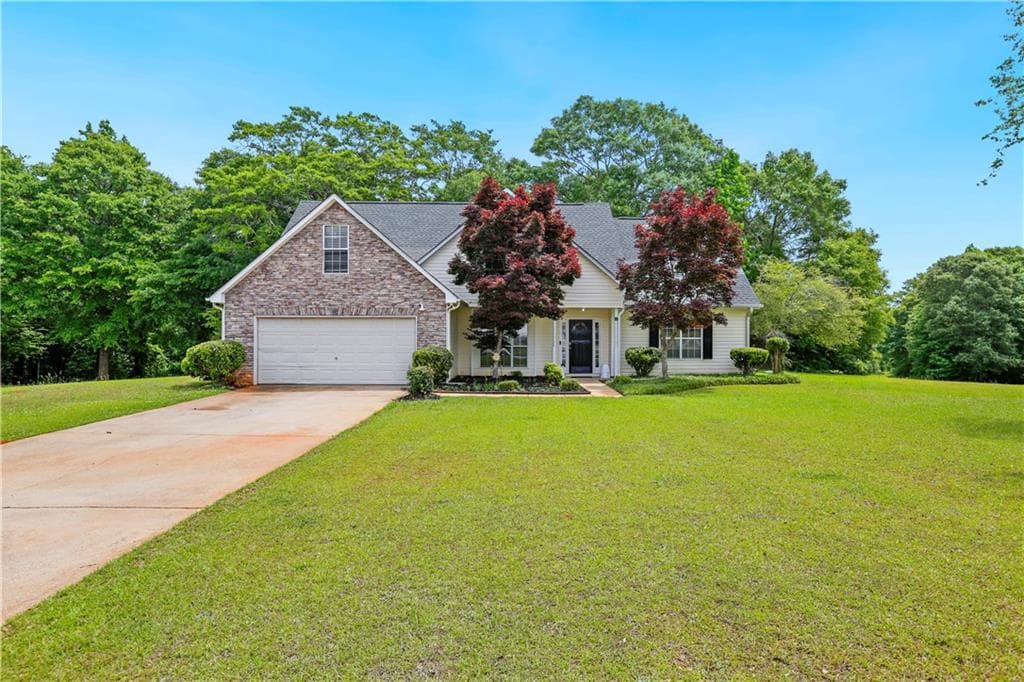 5 bedroom, 3 bathroom, 2,273 sq ft single family residence for sale at 1300 Sunflower Court, Locust Grove, GA 30248 — photo 1 of 24