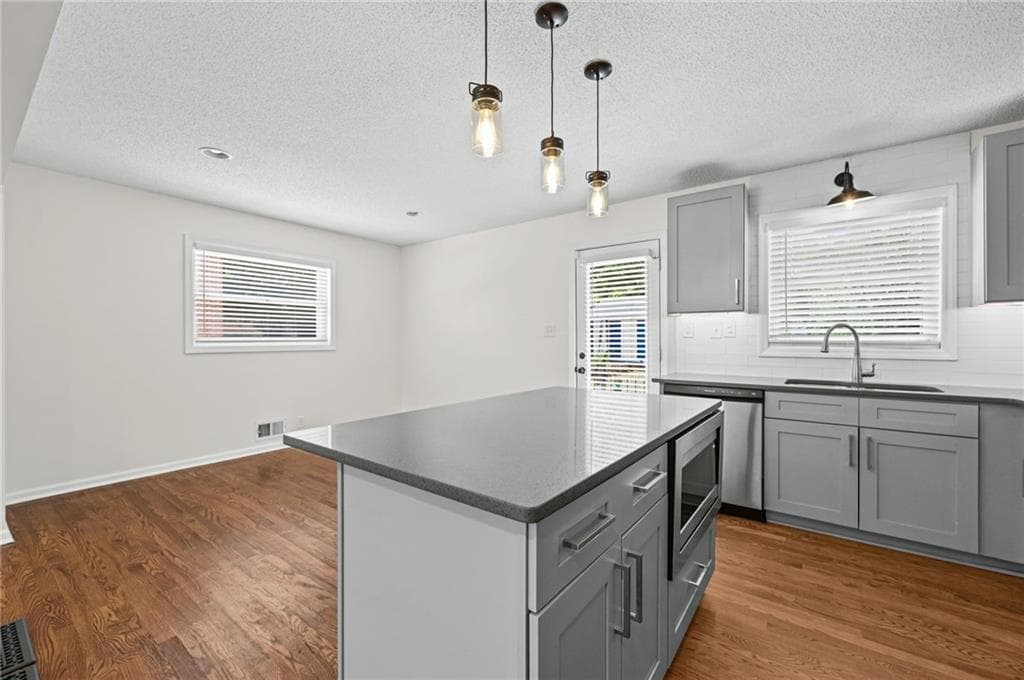4 bedroom, 3 bathroom, 1,800 sq ft single family residence under contract at 2497 Whites Mill Lane, Decatur, GA 30032 — photo 7