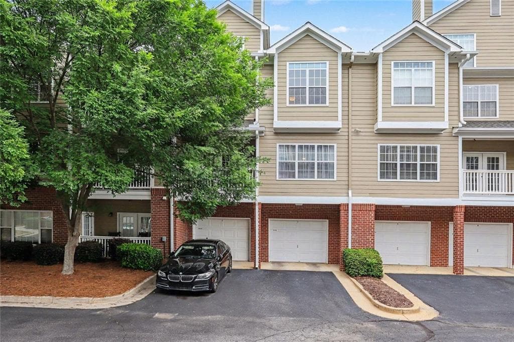 2 bedroom, 3 bathroom, 1,379 sq ft townhouse for sale at 6115 Woodland Lane, Alpharetta, GA 30009 — photo 1 of 21