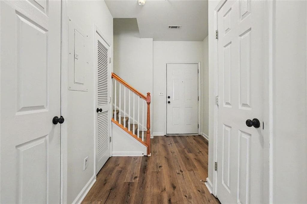 2 bedroom, 3 bathroom, 1,379 sq ft townhouse for sale at 6115 Woodland Lane, Alpharetta, GA 30009 — photo 3