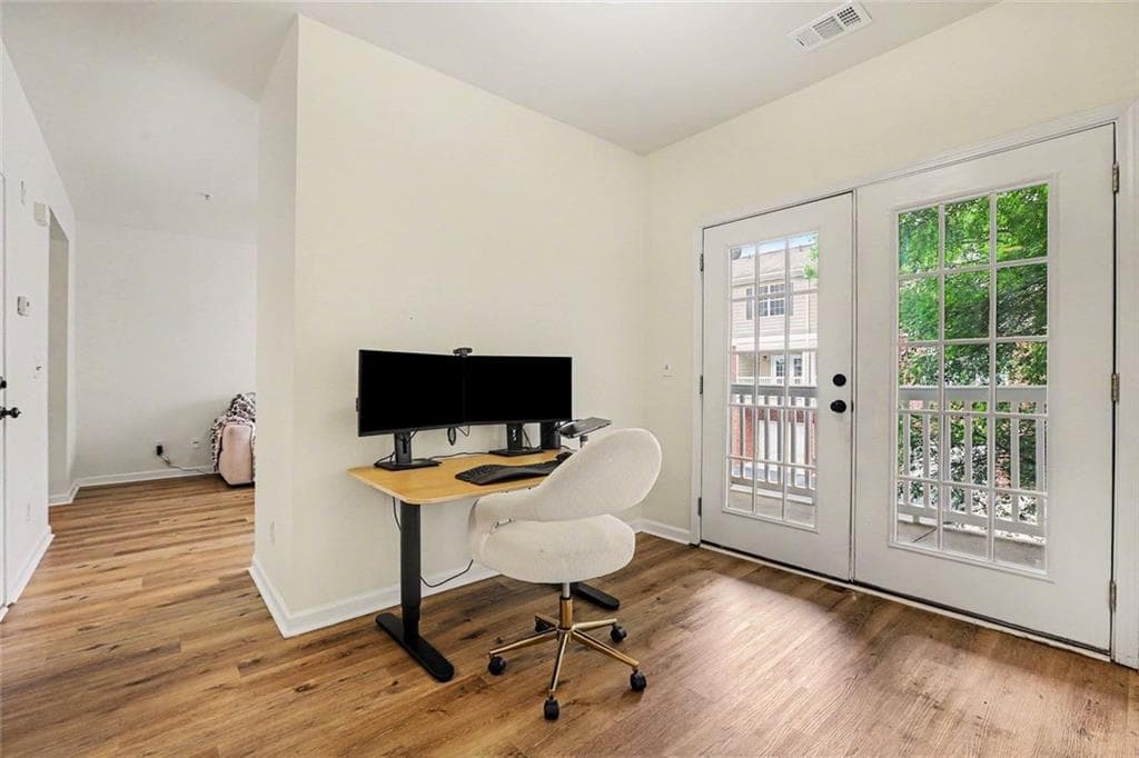2 bedroom, 3 bathroom, 1,379 sq ft townhouse for sale at 6115 Woodland Lane, Alpharetta, GA 30009 — photo 9