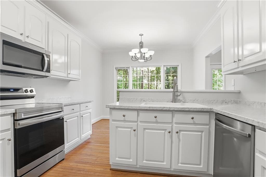 3 bedroom, 2 bathroom, 1,850 sq ft single family residence under contract at 940 Cider Ridge Court, Clarkesville, GA 30523 — photo 2