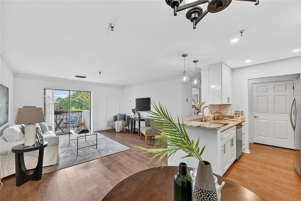 1 bedroom, 1 bathroom, 760 sq ft condominium for sale at 300 Johnson Ferry Road B201, Atlanta, GA 30328 — photo 10