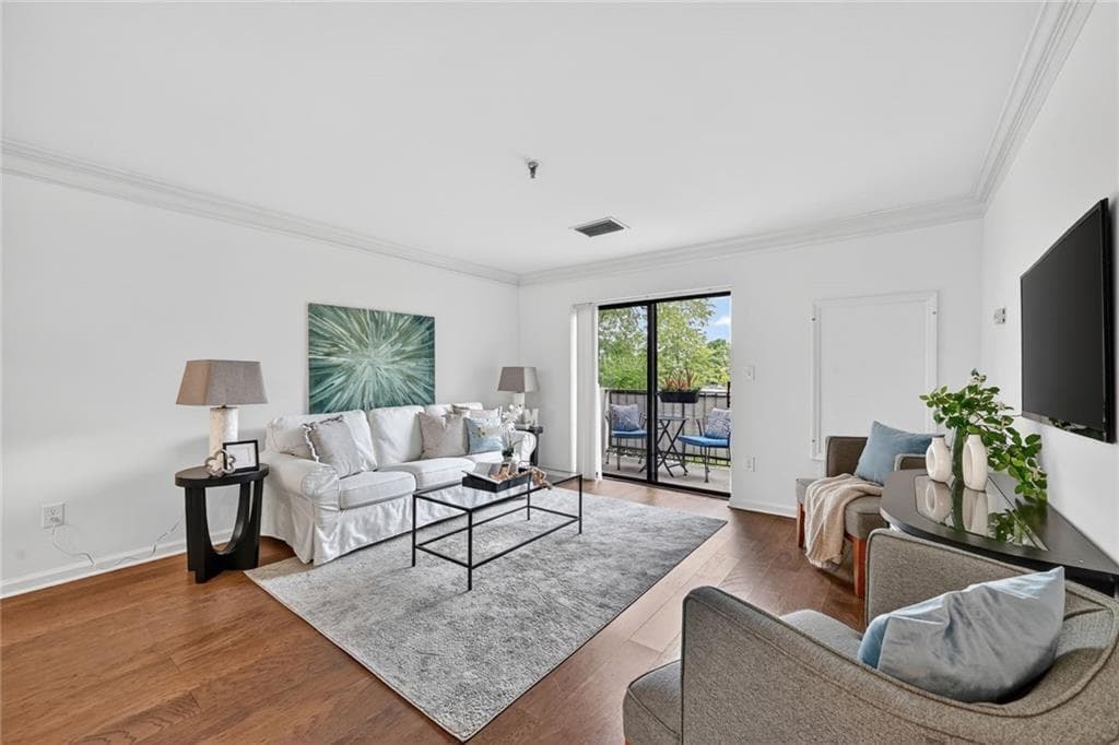 1 bedroom, 1 bathroom, 760 sq ft condominium for sale at 300 Johnson Ferry Road B201, Atlanta, GA 30328 — photo 3