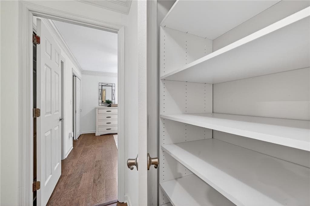 1 bedroom, 1 bathroom, 760 sq ft condominium for sale at 300 Johnson Ferry Road B201, Atlanta, GA 30328 — photo 8