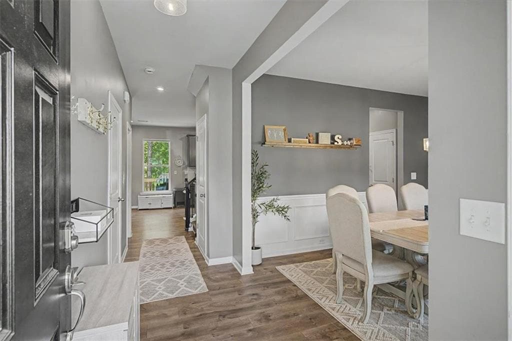 4 bedroom, 3 bathroom, 2,261 sq ft single family residence for sale at 7 Canterbury Walk, Cartersville, GA 30120 — photo 4
