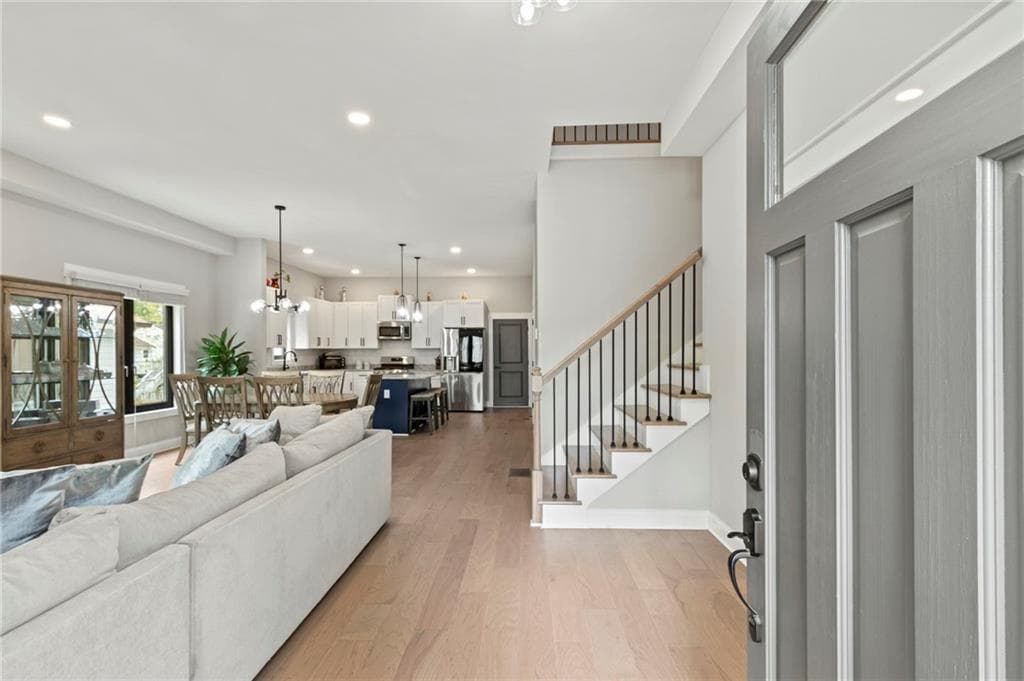 5 bedroom, 4 bathroom, 2,529 sq ft single family residence for sale at 1521 Sylvan Road, Atlanta, GA 30310 — photo 4
