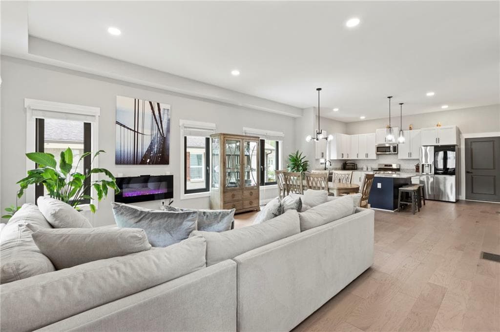 5 bedroom, 4 bathroom, 2,529 sq ft single family residence for sale at 1521 Sylvan Road, Atlanta, GA 30310 — photo 5