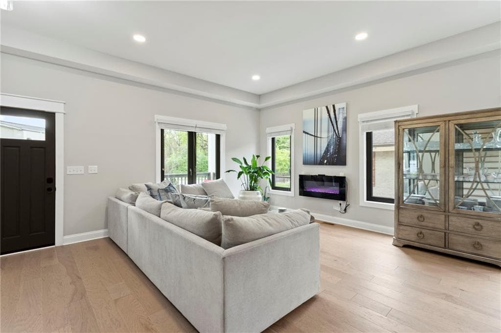 5 bedroom, 4 bathroom, 2,529 sq ft single family residence for sale at 1521 Sylvan Road, Atlanta, GA 30310 — photo 6