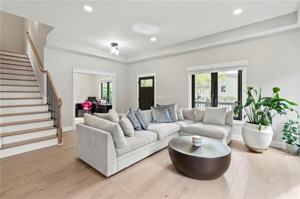 5 bedroom, 4 bathroom, 2,529 sq ft single family residence for sale at 1521 Sylvan Road, Atlanta, GA 30310 — photo 7