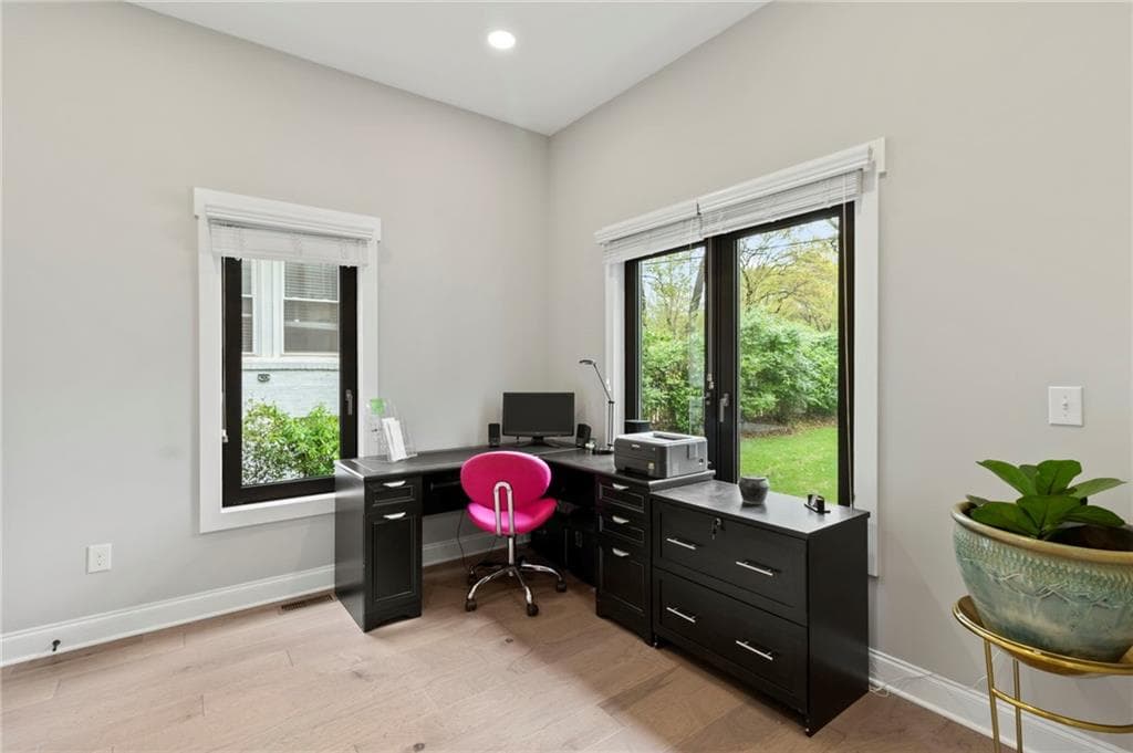 5 bedroom, 4 bathroom, 2,529 sq ft single family residence for sale at 1521 Sylvan Road, Atlanta, GA 30310 — photo 9