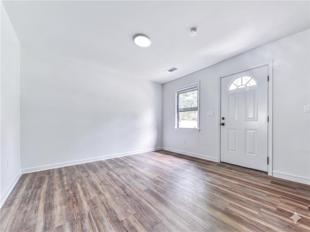 3 bedroom, 1 bathroom, 1,000 sq ft single family residence for sale at 3283 Pebble Drive, Atlanta, GA 30344 — photo 2
