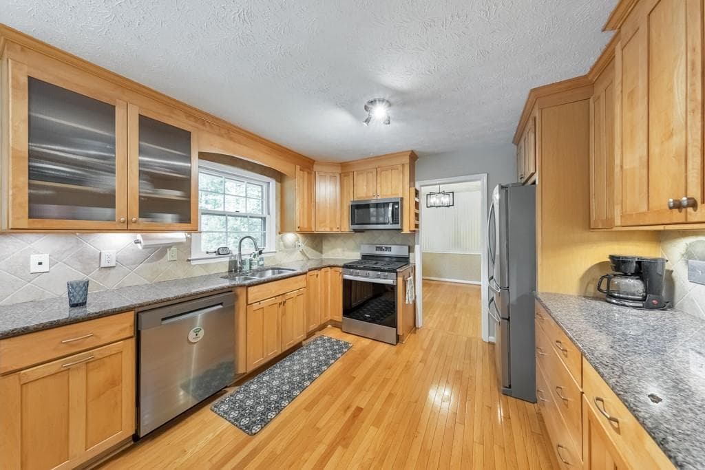 5 bedroom, 4 bathroom, 2,781 sq ft single family residence under contract at 2711 Georgian Court, Marietta, GA 30068 — photo 4