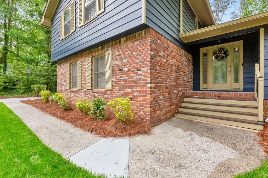 5 bedroom, 4 bathroom, 2,781 sq ft single family residence under contract at 2711 Georgian Court, Marietta, GA 30068 — photo 10