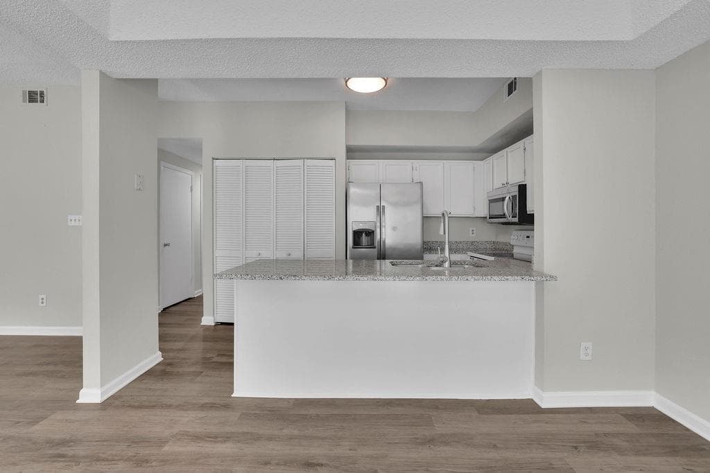 2 bedroom, 2 bathroom, 1,305 sq ft condominium for sale at 3067 Steeplechase, Alpharetta, GA 30004 — photo 3