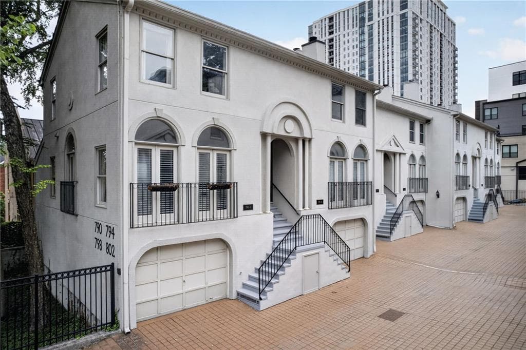 2 bedroom, 3 bathroom, 1,176 sq ft townhouse sold at 790 Piedmont Avenue B, Atlanta, GA 30308