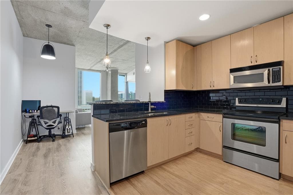 1 bedroom, 1 bathroom, 761 sq ft condominium for sale at 860 Peachtree Street 1909, Atlanta, GA 30308 — photo 6