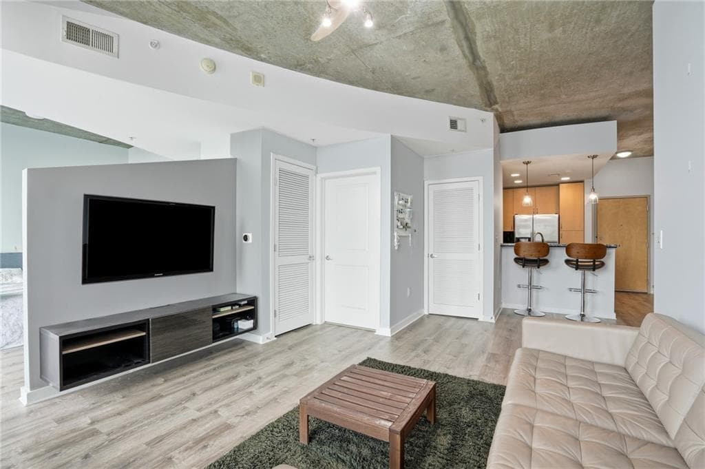 1 bedroom, 1 bathroom, 761 sq ft condominium for sale at 860 Peachtree Street 1909, Atlanta, GA 30308 — photo 5