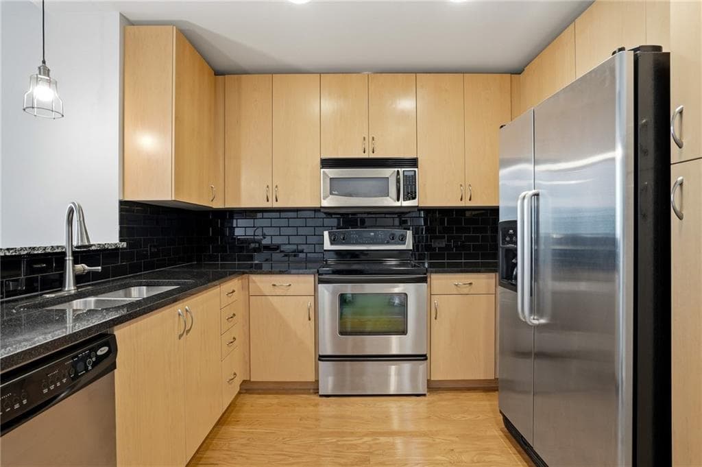 1 bedroom, 1 bathroom, 761 sq ft condominium for sale at 860 Peachtree Street 1909, Atlanta, GA 30308 — photo 8