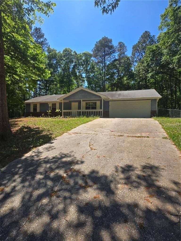 3 bedroom, 2 bathroom, 1,200 sq ft single family residence sold at 125 E Country Woods Drive, Covington, GA 30016