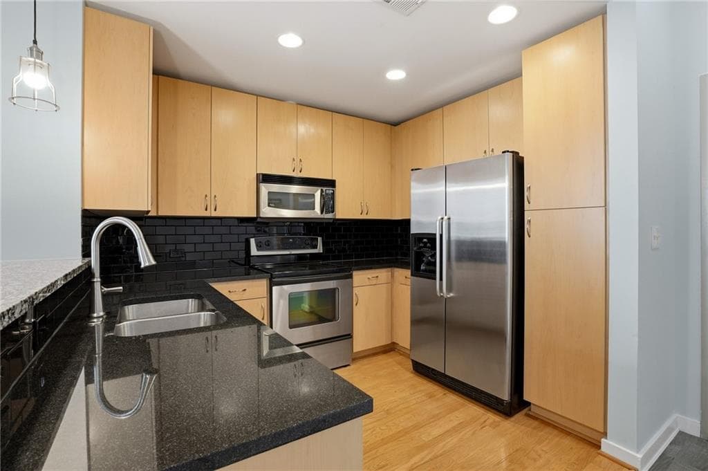1 bedroom, 1 bathroom, 761 sq ft condominium for sale at 860 Peachtree Street 1909, Atlanta, GA 30308 — photo 9