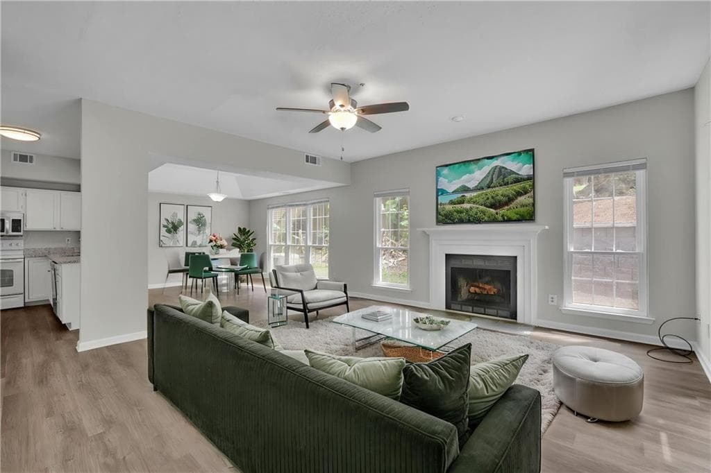 2 bedroom, 2 bathroom, 1,305 sq ft condominium for sale at 3067 Steeplechase, Alpharetta, GA 30004 — photo 1 of 23