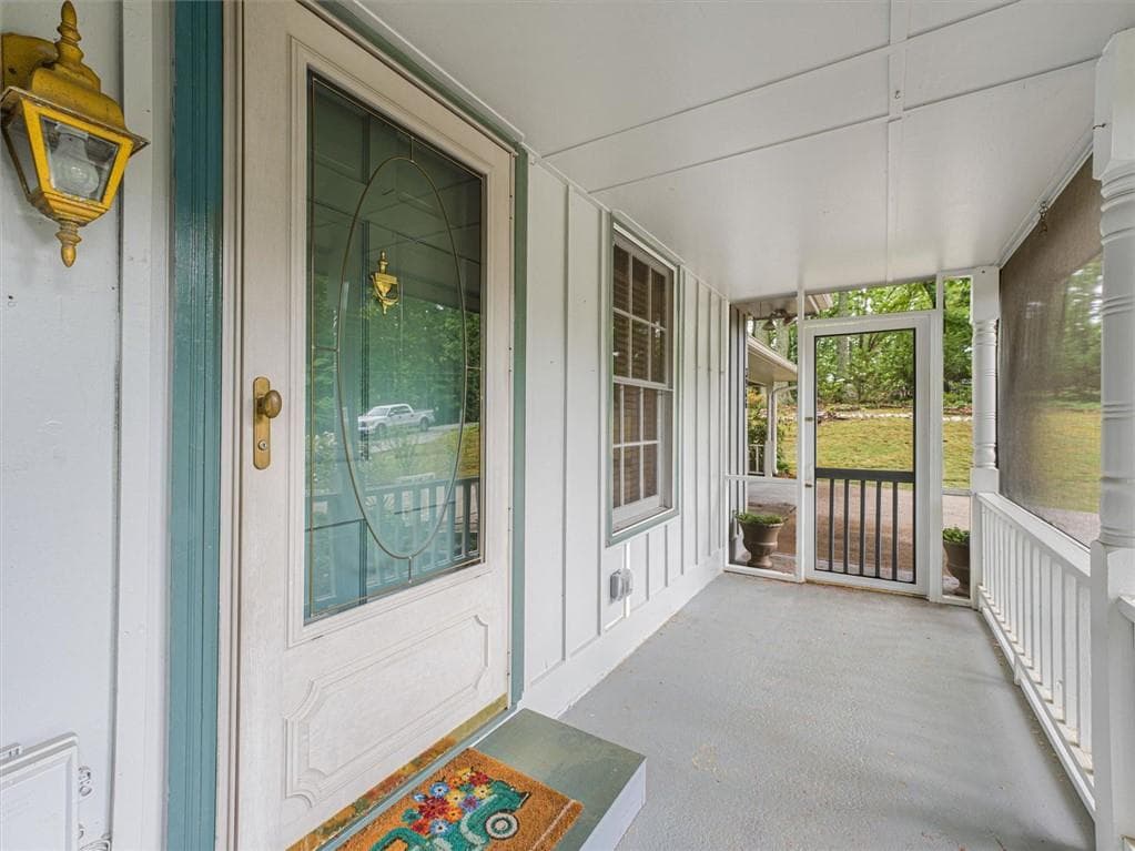 3 bedroom, 2 bathroom, 2,000 sq ft single family residence for sale at 3946 Fraser Circle, Gainesville, GA 30506 — photo 2