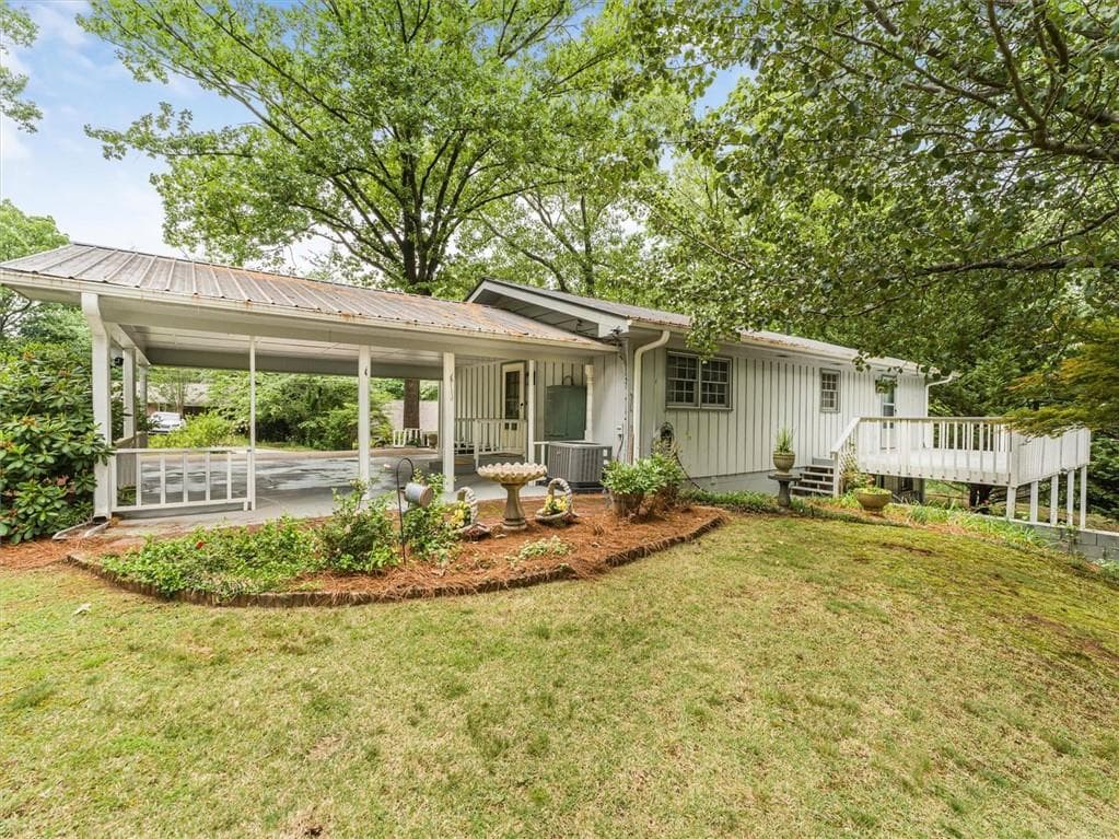 3 bedroom, 2 bathroom, 2,000 sq ft single family residence for sale at 3946 Fraser Circle, Gainesville, GA 30506 — photo 5