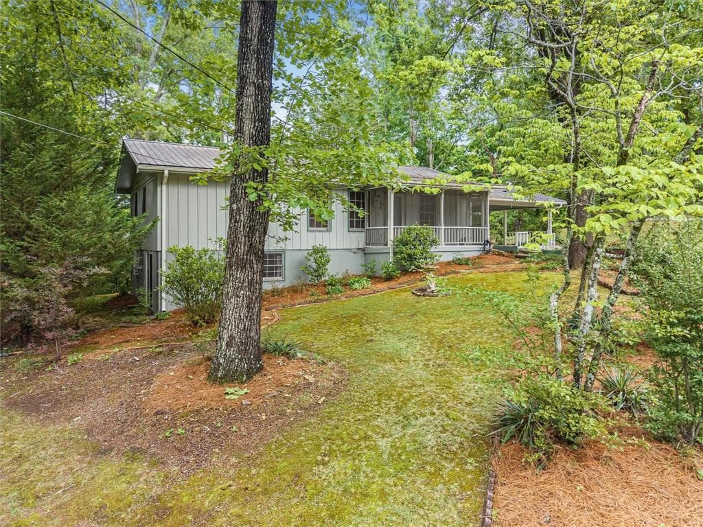 3 bedroom, 2 bathroom, 2,000 sq ft single family residence for sale at 3946 Fraser Circle, Gainesville, GA 30506 — photo 6