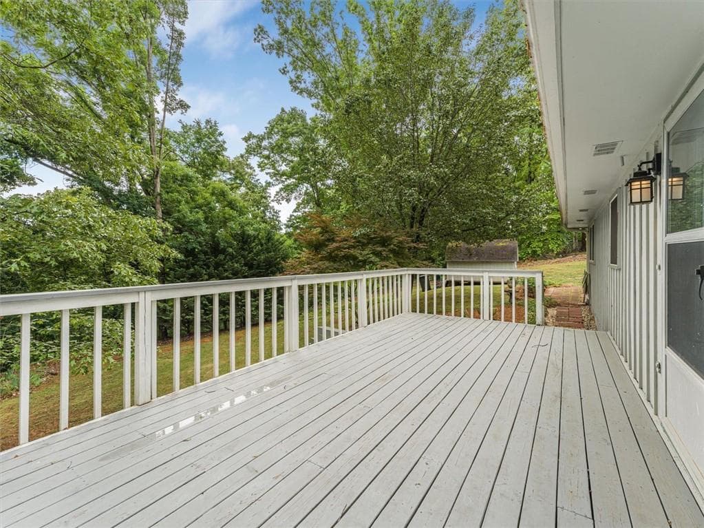 3 bedroom, 2 bathroom, 2,000 sq ft single family residence for sale at 3946 Fraser Circle, Gainesville, GA 30506 — photo 8