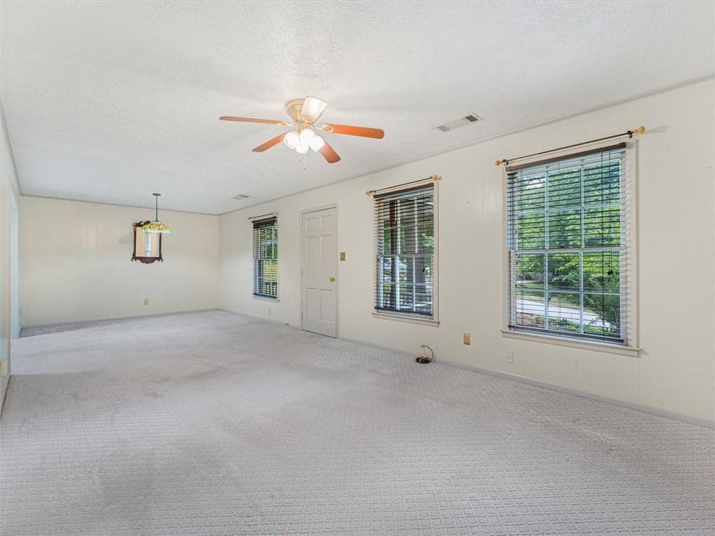 3 bedroom, 2 bathroom, 2,000 sq ft single family residence for sale at 3946 Fraser Circle, Gainesville, GA 30506 — photo 10