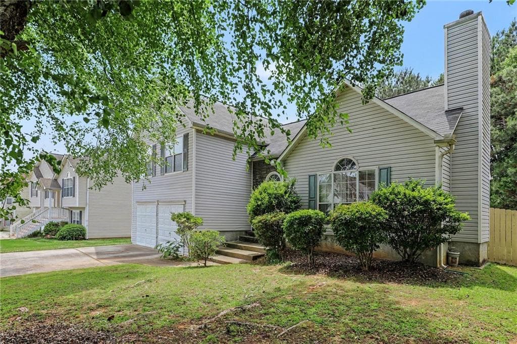 4 bedroom, 3 bathroom, 1,431 sq ft single family residence for sale at 10617 Barberry Drive, Hampton, GA 30228 — photo 3