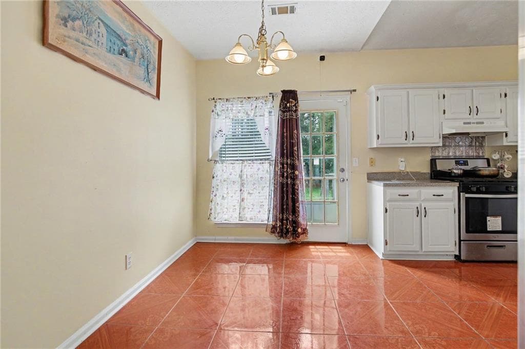 4 bedroom, 3 bathroom, 1,431 sq ft single family residence for sale at 10617 Barberry Drive, Hampton, GA 30228 — photo 10