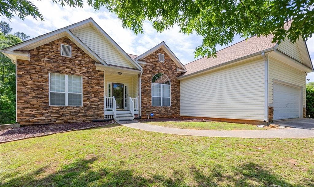 3 bedroom, 3 bathroom, 3,653 sq ft single family residence under contract at 310 Hillcrest Drive, Hiram, GA 30141 — photo 3