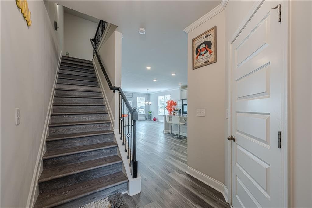 3 bedroom, 3 bathroom, 1,922 sq ft townhouse for sale at 6940 Cedar Glen Road, Peachtree Corners, GA 30360 — photo 2