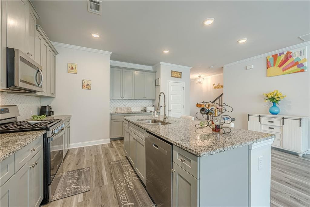 3 bedroom, 3 bathroom, 1,922 sq ft townhouse for sale at 6940 Cedar Glen Road, Peachtree Corners, GA 30360 — photo 3