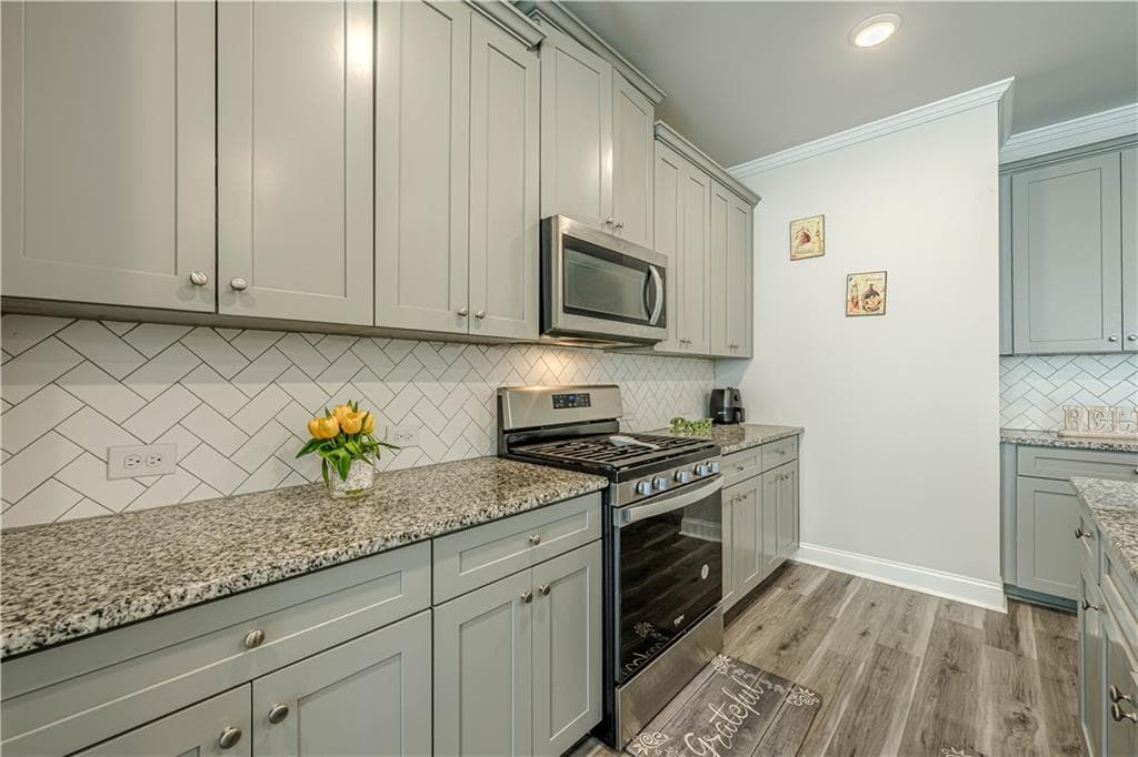 3 bedroom, 3 bathroom, 1,922 sq ft townhouse for sale at 6940 Cedar Glen Road, Peachtree Corners, GA 30360 — photo 4