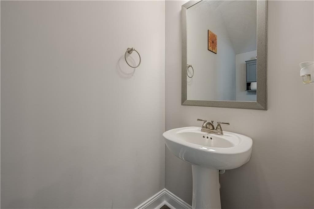 3 bedroom, 3 bathroom, 1,922 sq ft townhouse for sale at 6940 Cedar Glen Road, Peachtree Corners, GA 30360 — photo 9