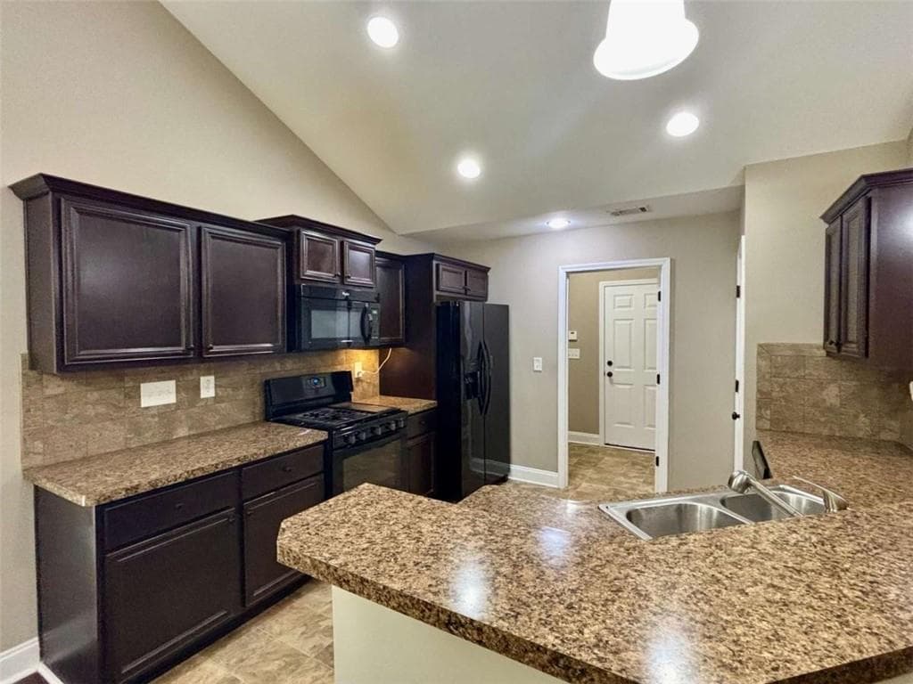 4 bedroom, 3 bathroom, 1,807 sq ft single family residence for rent at 4668 Hidden Creek Drive, Gainesville, GA 30504 for $2,250 a month — photo 6