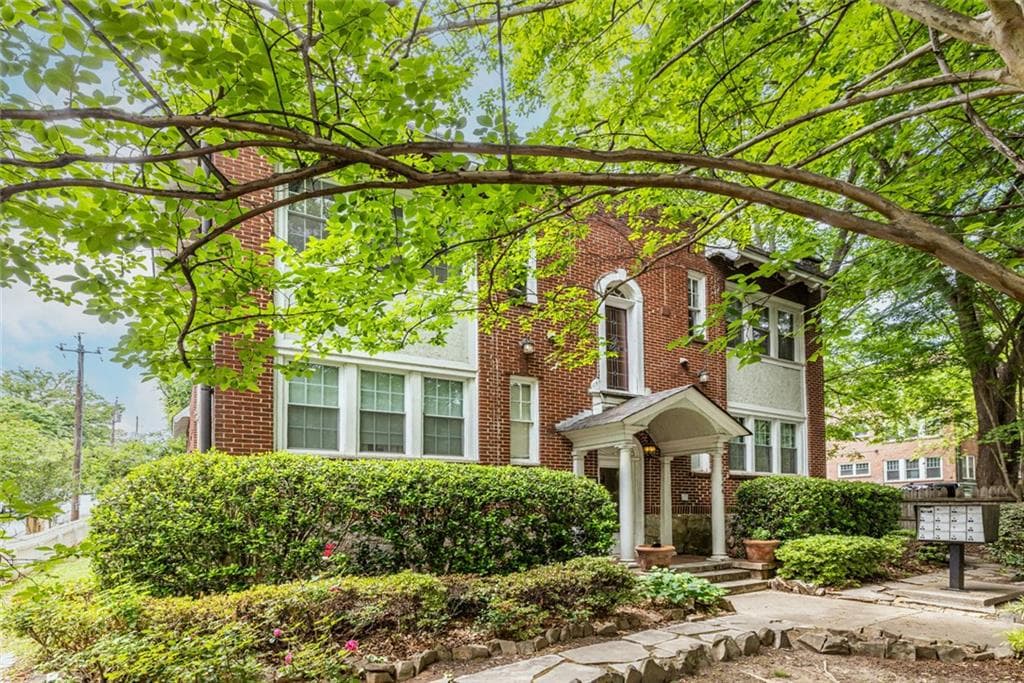 1 bedroom, 1 bathroom, 448 sq ft condominium for sale at 1144 Blue Ridge Avenue 9, Atlanta, GA 30306 — photo 2