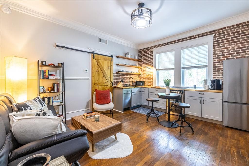1 bedroom, 1 bathroom, 448 sq ft condominium for sale at 1144 Blue Ridge Avenue 9, Atlanta, GA 30306 — photo 3