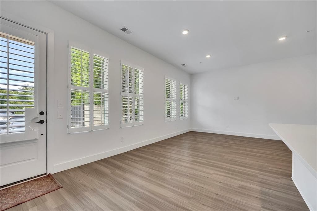 2 bedroom, 2 bathroom, 1,152 sq ft townhouse for sale at 9040 Main Street 128, Woodstock, GA 30188 — photo 6