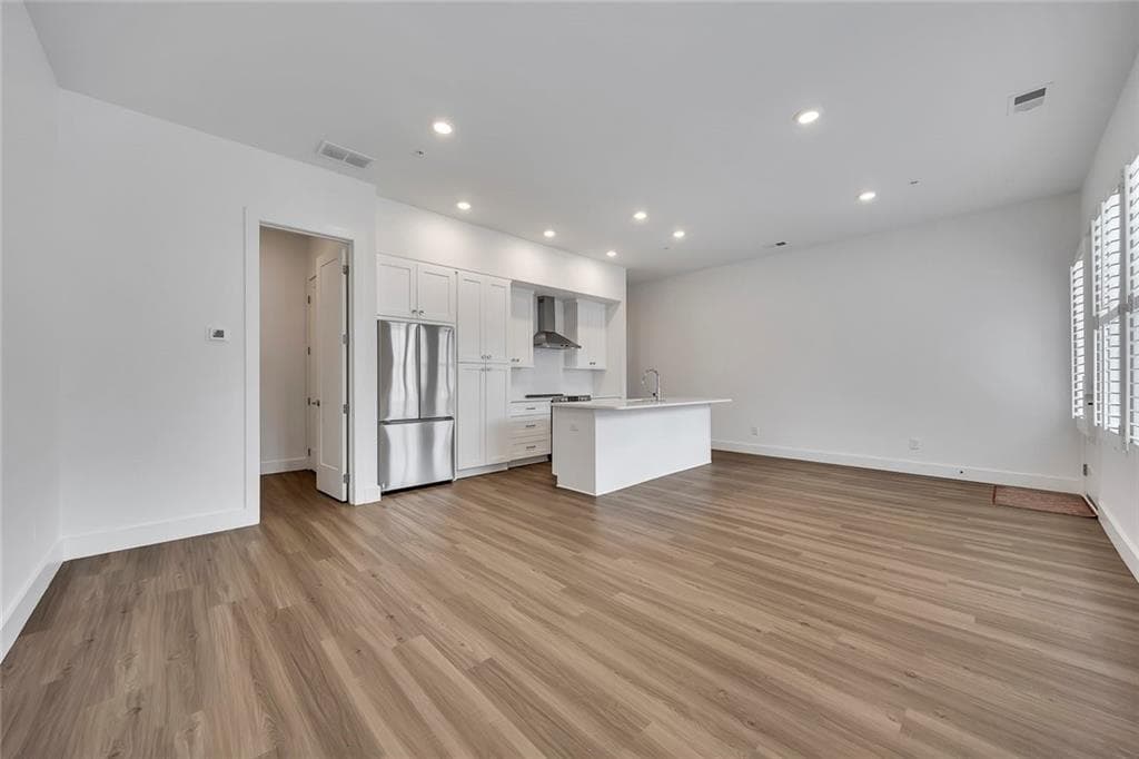 2 bedroom, 2 bathroom, 1,152 sq ft townhouse for sale at 9040 Main Street 128, Woodstock, GA 30188 — photo 9