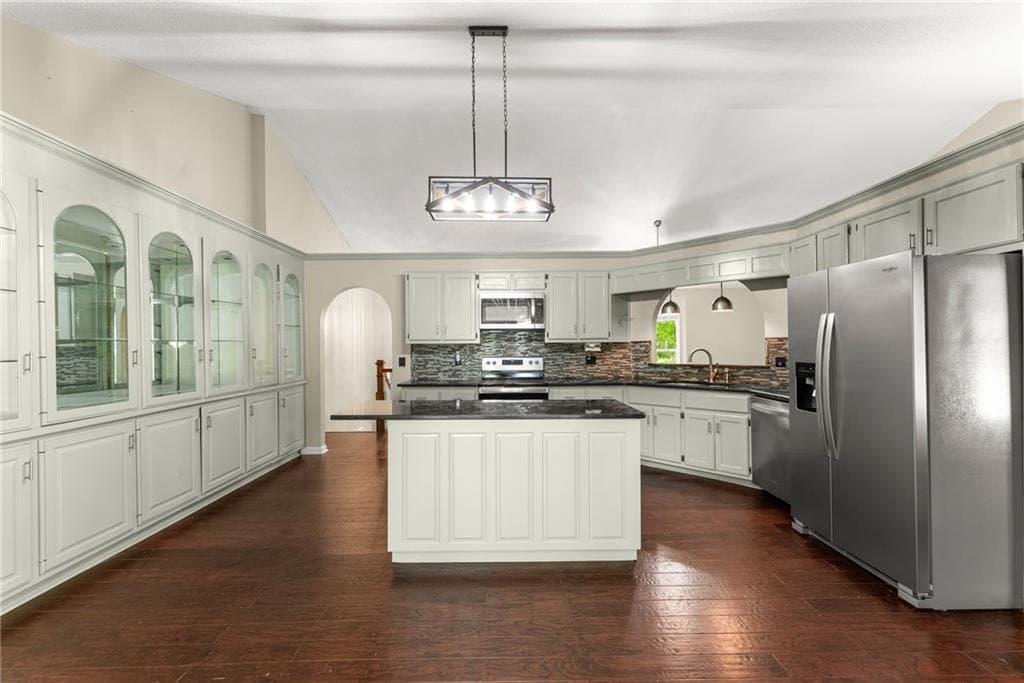 4 bedroom, 3 bathroom, 3,533 sq ft single family residence under contract at 7095 Cogburn Road, Cumming, GA 30028 — photo 10