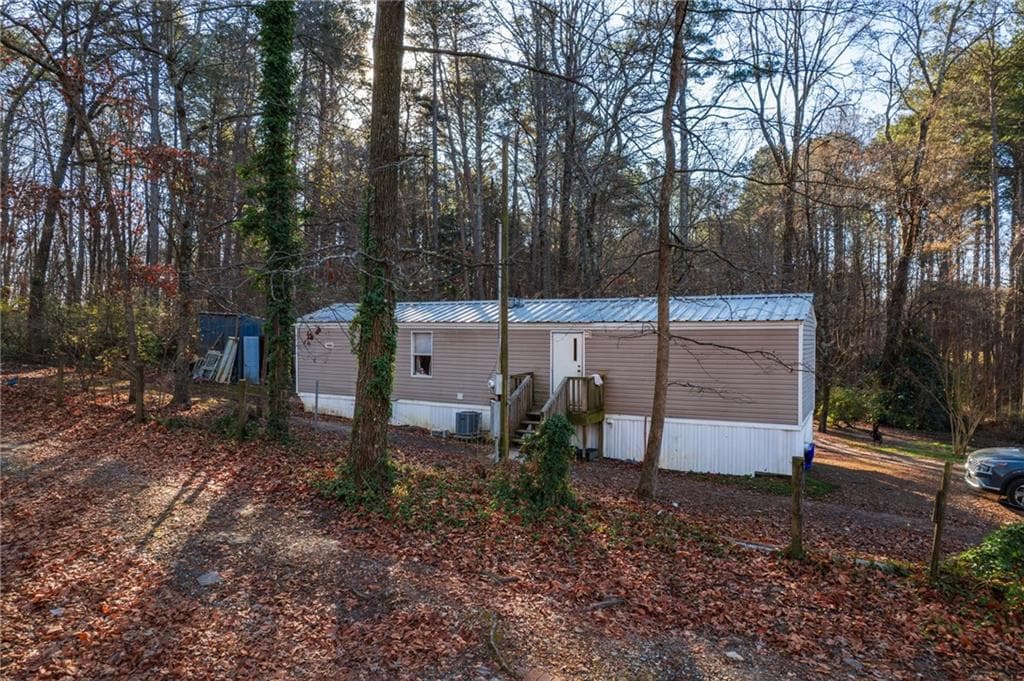 2 bedroom, 1 bathroom, 750 sq ft single family residence for sale at 429 Moore Street, Jasper, GA 30143