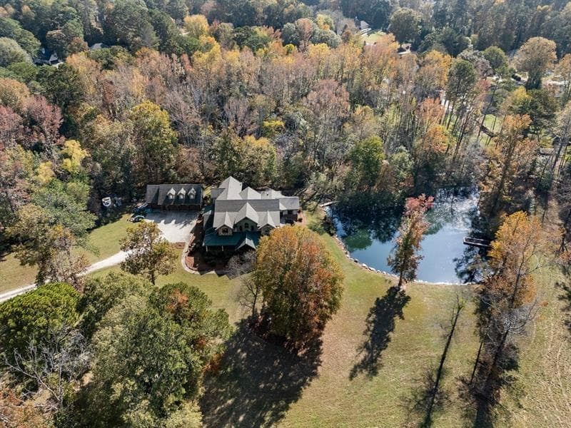 5 bedroom, 4 bathroom, 7,932 sq ft single family residence for sale at 5185 Buice Road, Alpharetta, GA 30022 — photo 2
