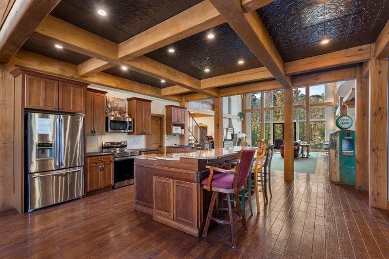 5 bedroom, 4 bathroom, 7,932 sq ft single family residence for sale at 5185 Buice Road, Alpharetta, GA 30022 — photo 9